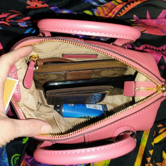 Michael Kors Hyde Sm Satchel - Picture 8 of 10